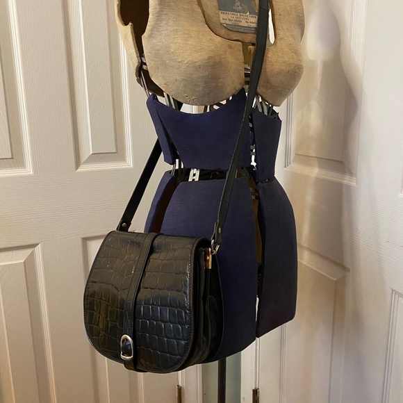VINTAGE Black Italian Leather Crocodile Flap Closure Long Strap Saddle Bag Purse - Picture 2 of 7